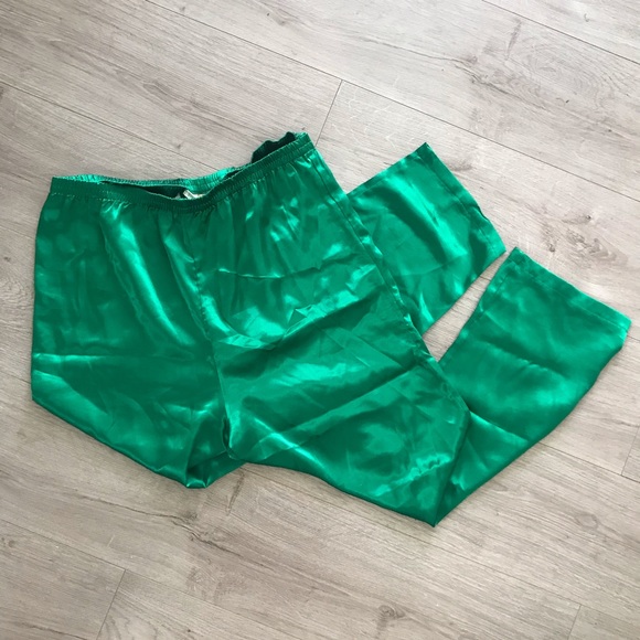 Victoria’s Secret Gold Label Pajamas (read descrp) - Picture 4 of 4